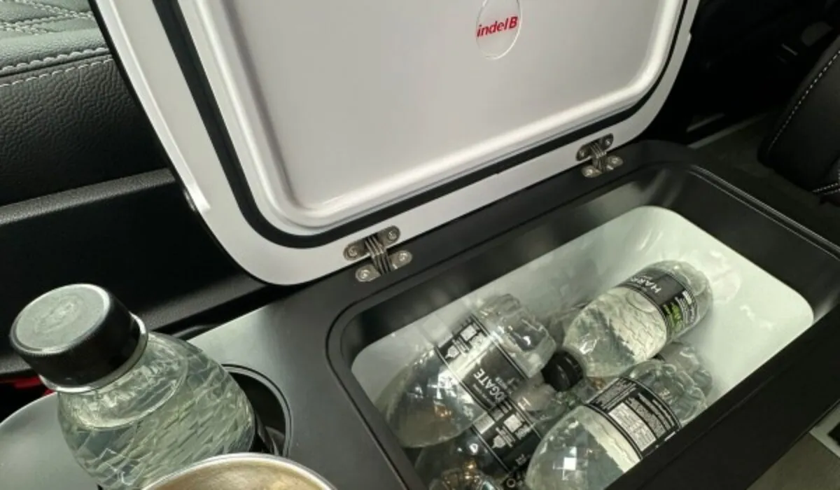 8-seat-minibus-fridge 8-seat-minibus-fridge