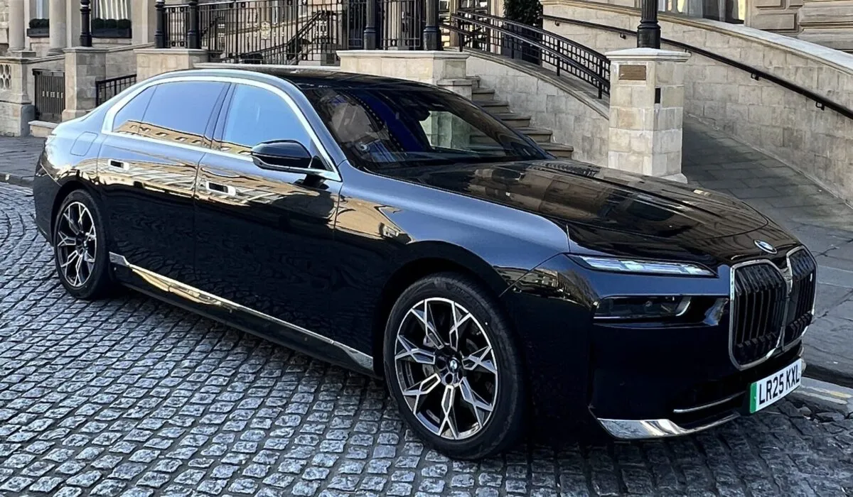 BMW i7 chauffeur car BMW i7 chauffeur car